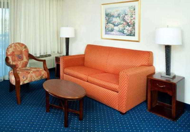 Courtyard Cleveland Independence Hotel Luaran gambar